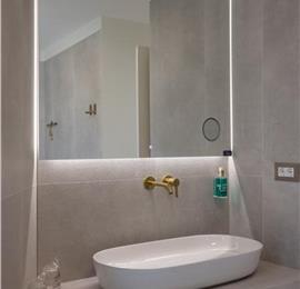 4 bedroom villa with heated pool and sea view in Vinišće, sleeps 8